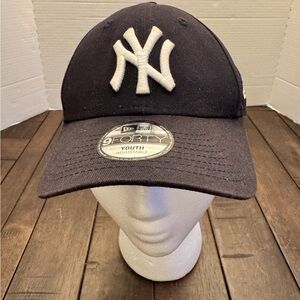 MLB New York Yankees New Era 9FORTY Core Classic Adjustable Hat Black Youth NWOT
